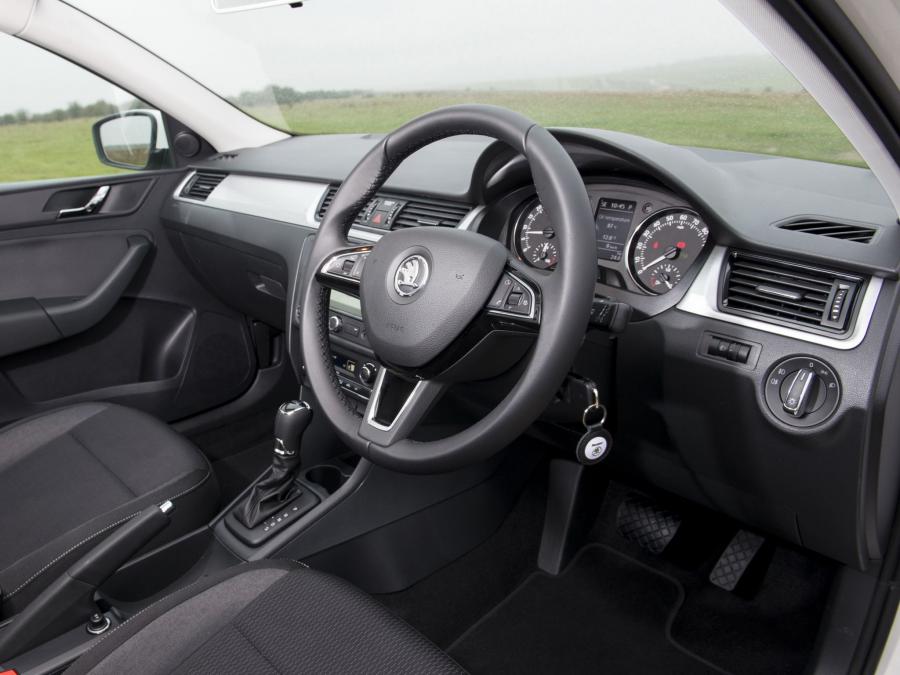  Skoda Rapid Spaceback 2013 года  (UK) (фото 3 из 26)